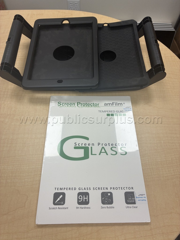 Apple iPad accessories — photo 1