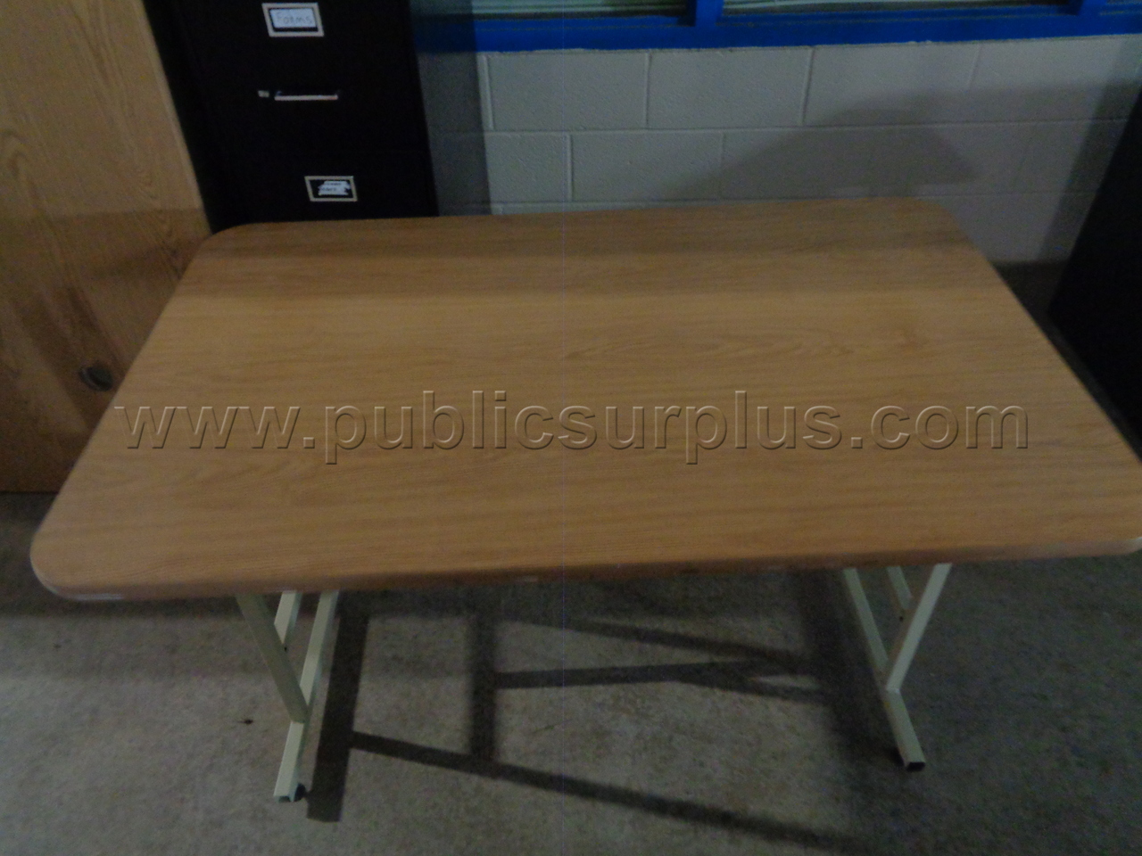 Simple Table — photo 1