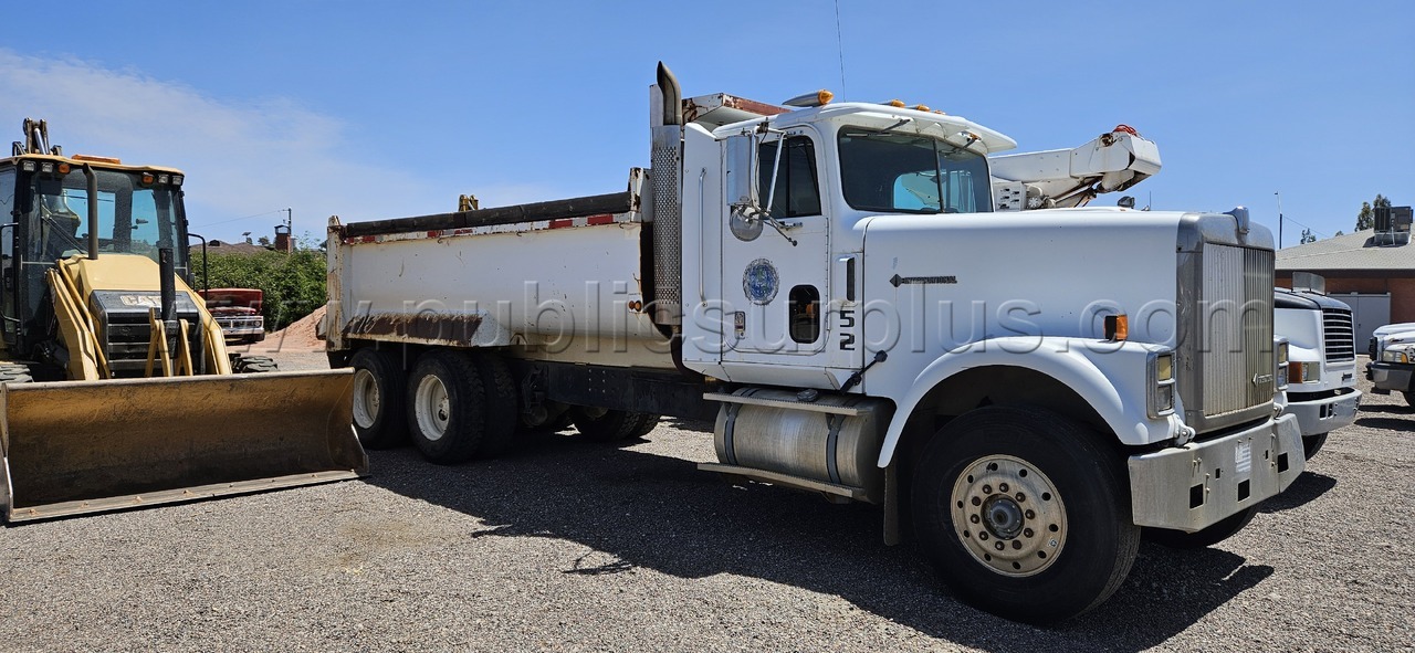 1993 International 10-Wheeler Dump Truck — photo 1