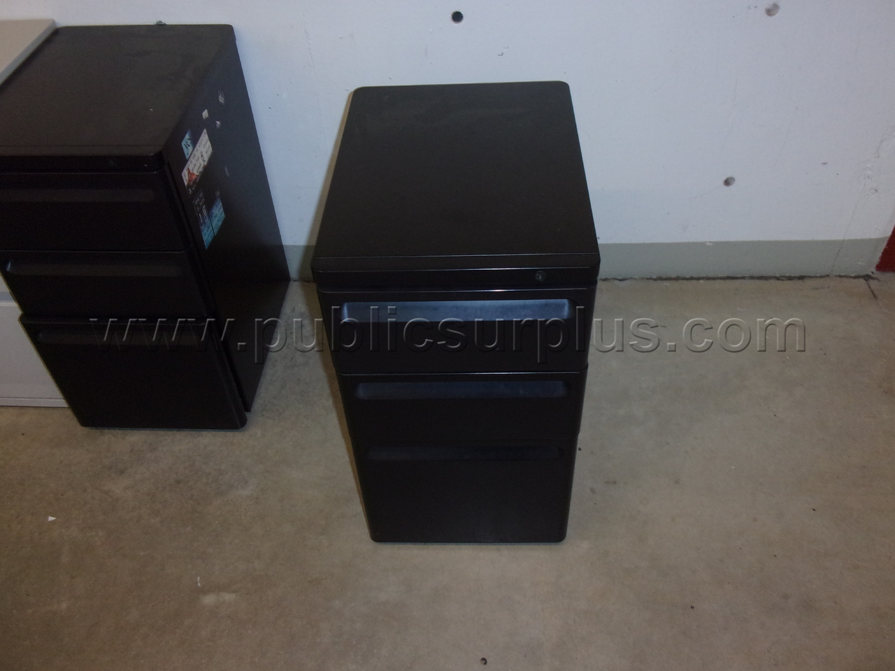 2 drawer File Cabinet — photo 1