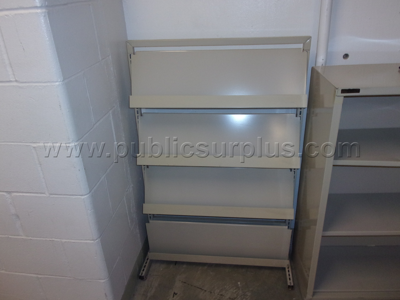 Metal Magazine Rack — photo 1