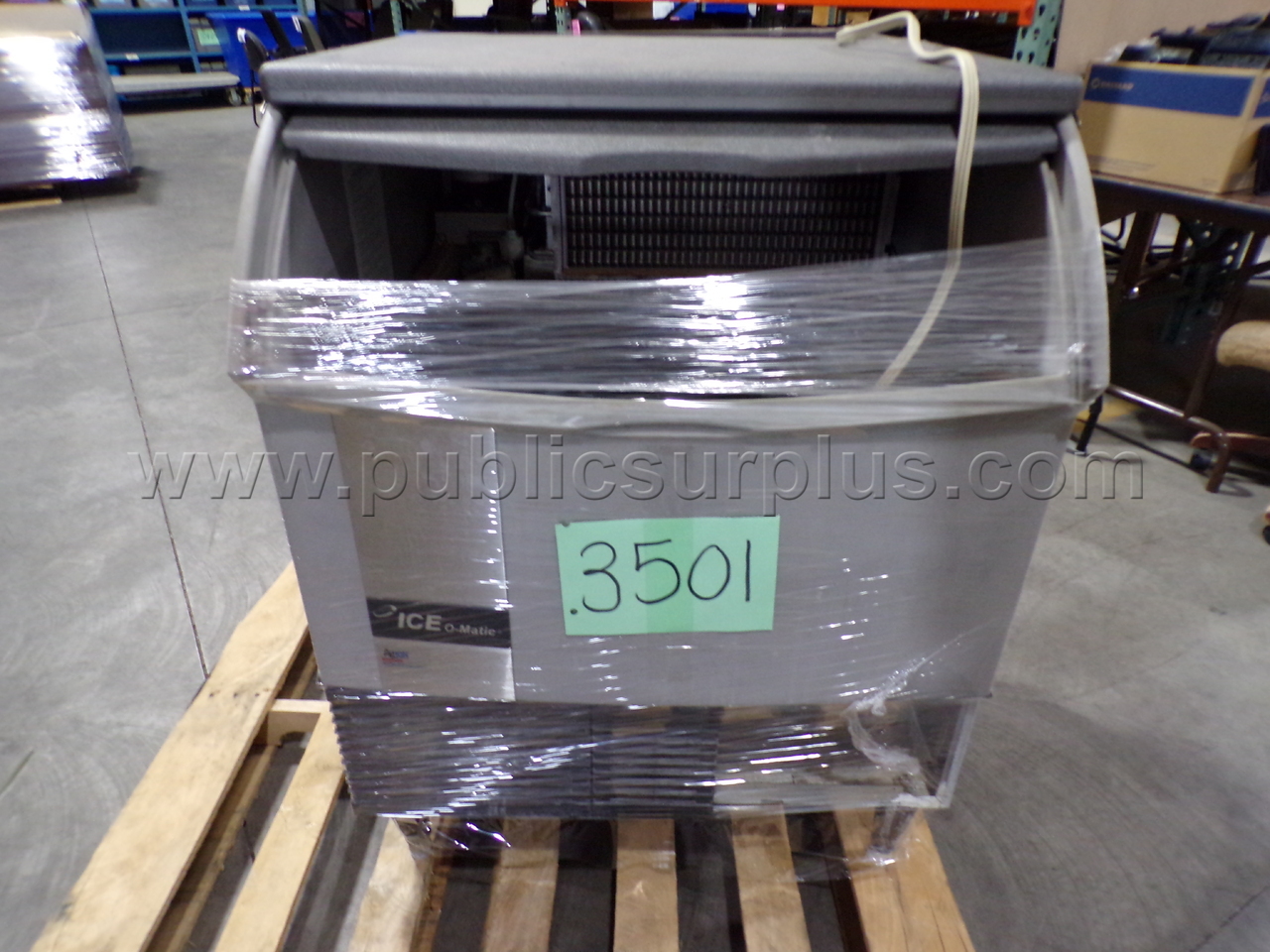 ICE MAKER — photo 1