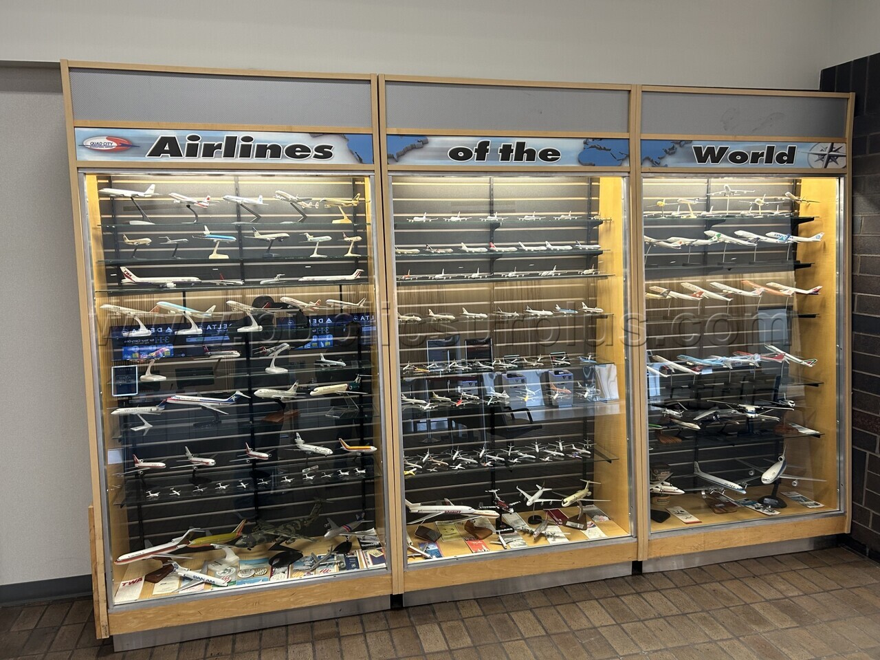 3 - large display cabinets with glass shelves — photo 1