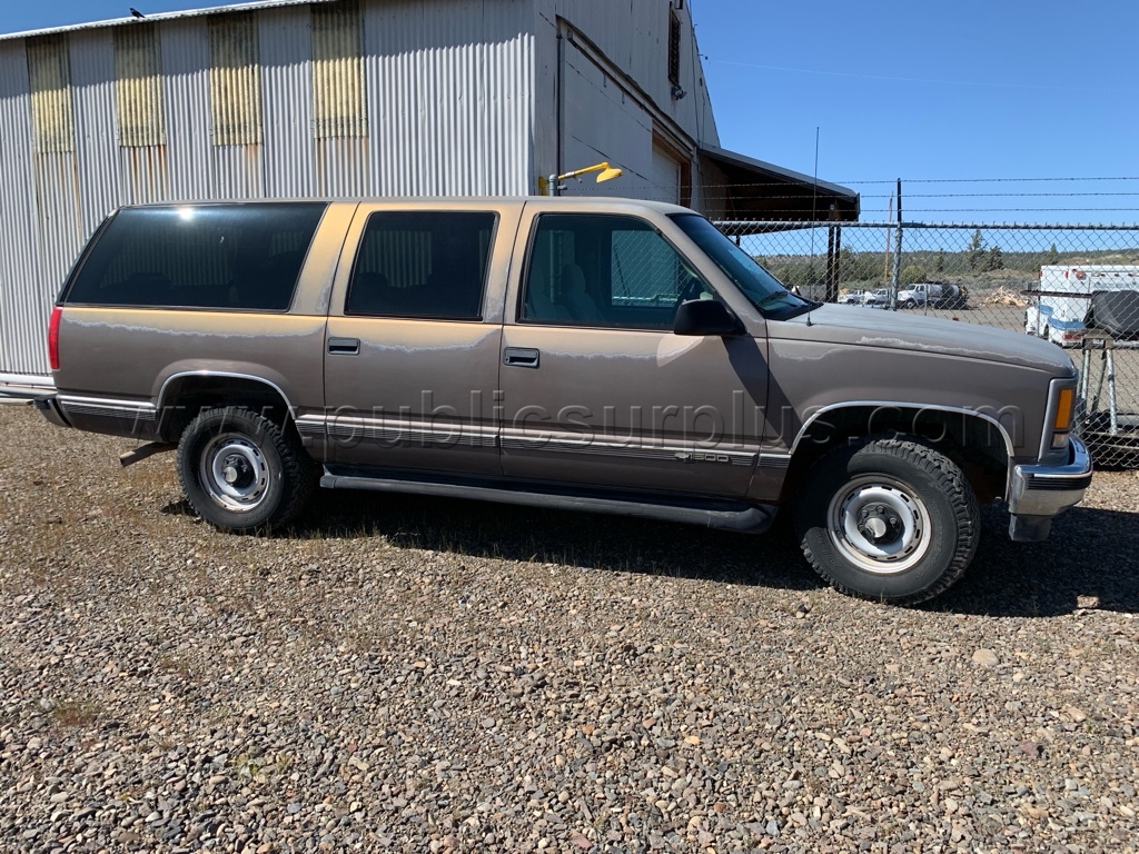 1997 Chevy Suburban — photo 1