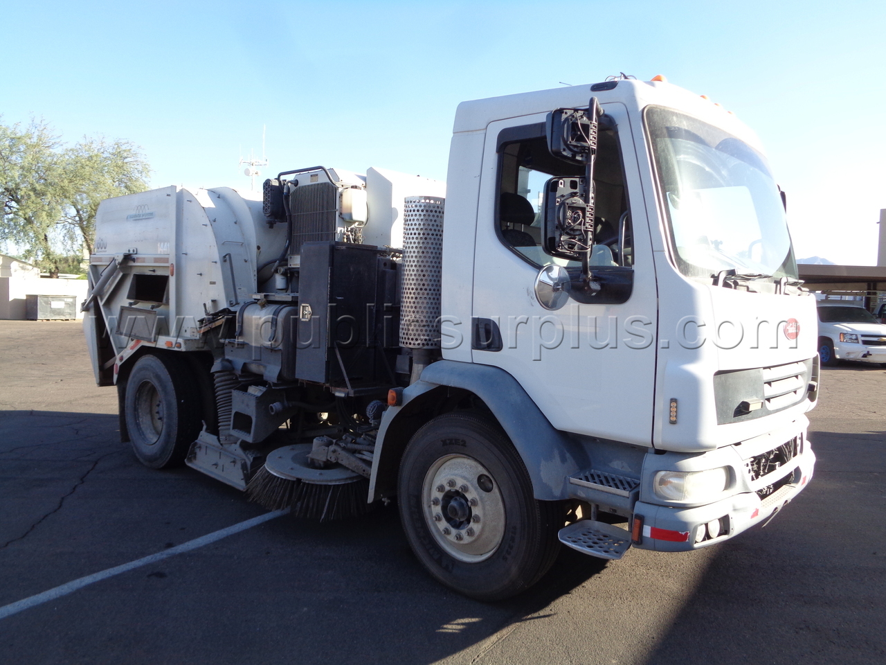 2014 Peterbilt Tymco 600 Regenerative Air Sweeper — photo 1