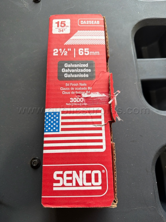 Box of SENCO Galvanized 8d Finish Nails - E — photo 1