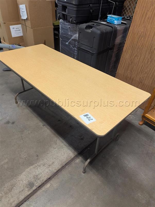 #012 FOLDING TABLE — photo 1