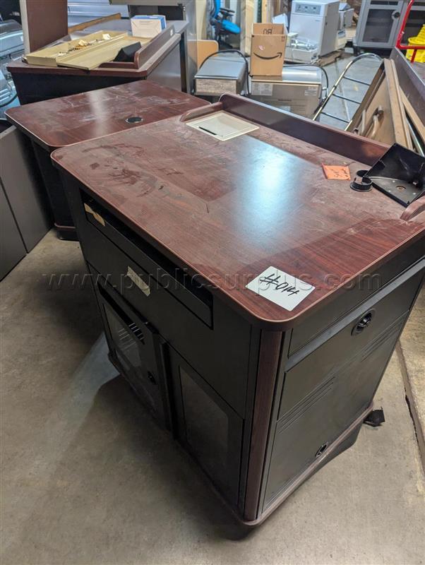 #014 PRESENTATION LECTERN — photo 1