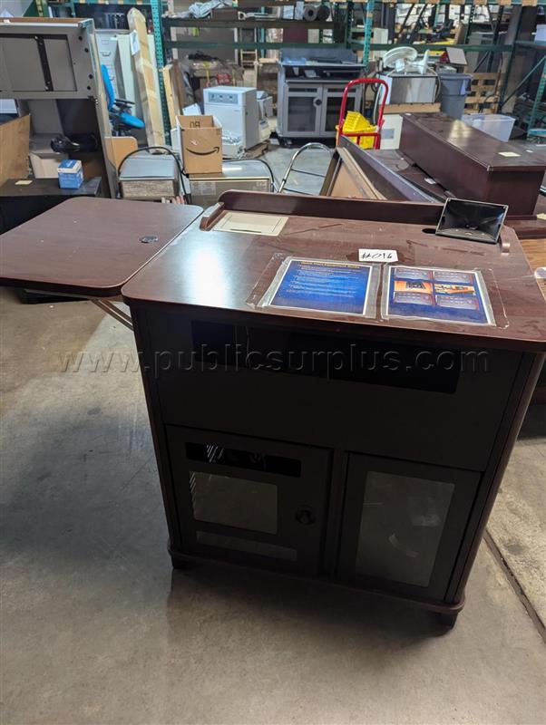 #016 PRESENTATION LECTERN — photo 1