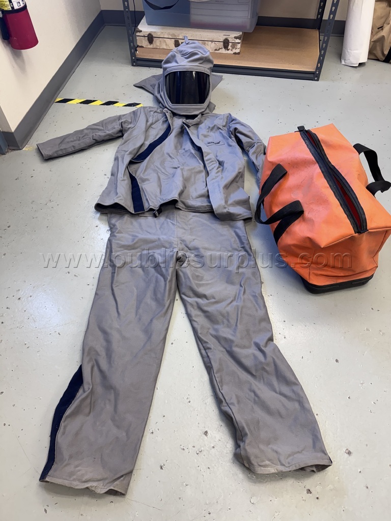 (4) Arc Suits — photo 1