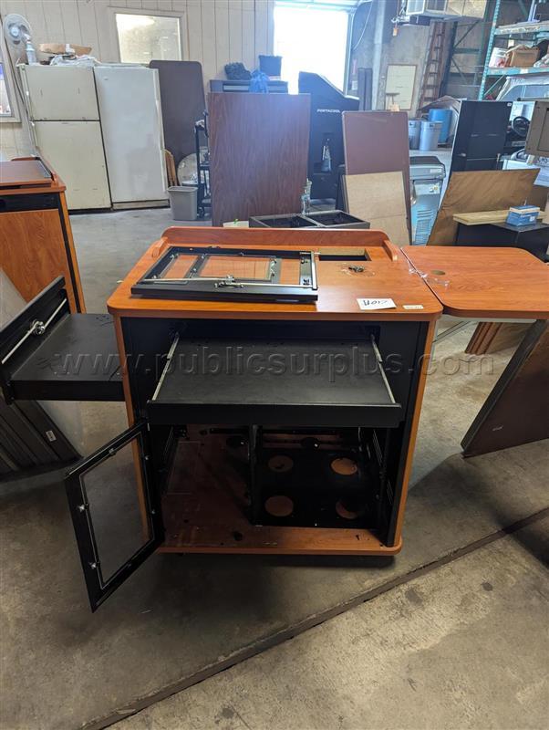 #017 PRESENTATION LECTERN W/KEY — photo 1