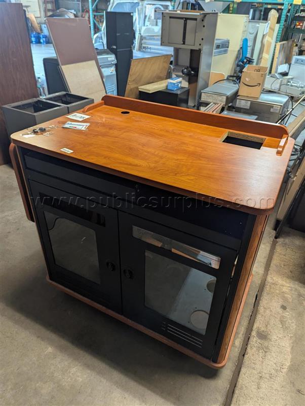 #018 PRESENTATION LECTERN W/KEY — photo 1