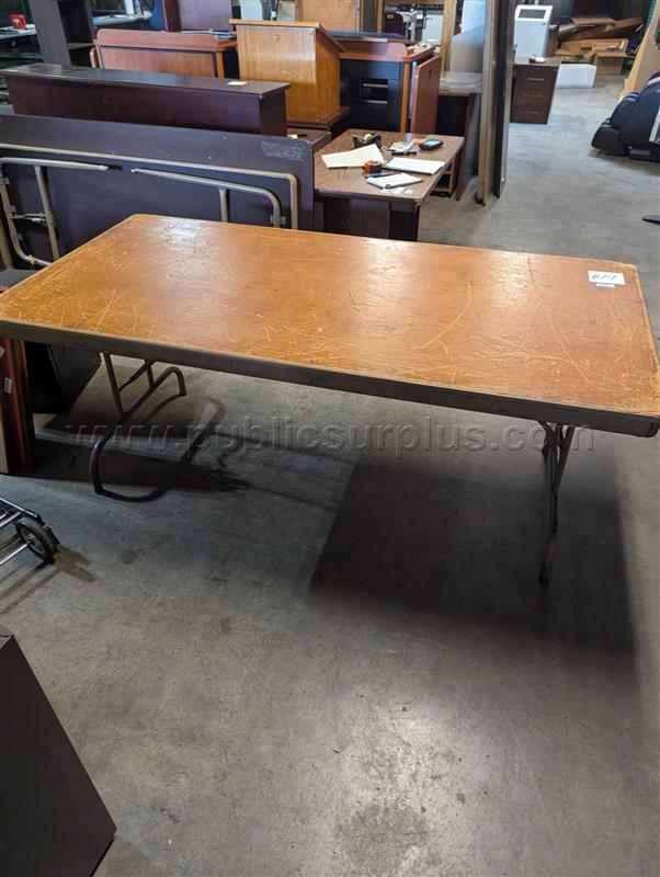 #019 FOLDING TABLE — photo 1