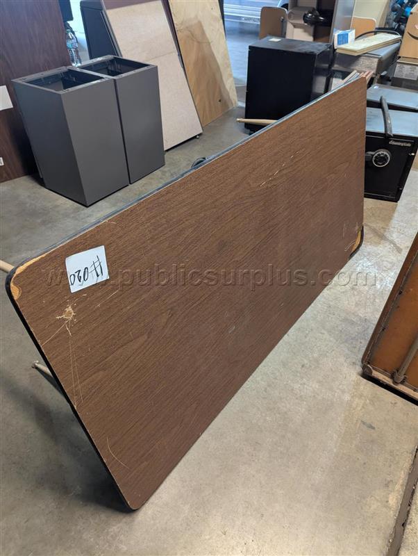 #020 FOLDING TABLE — photo 1