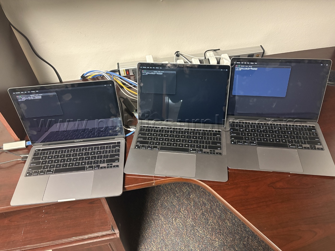 Macbook M1 bundle - Lot of 3x Laptops (Read description) — photo 1