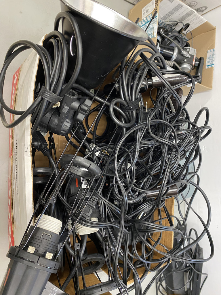 Misc. Lighting Equipment — photo 1
