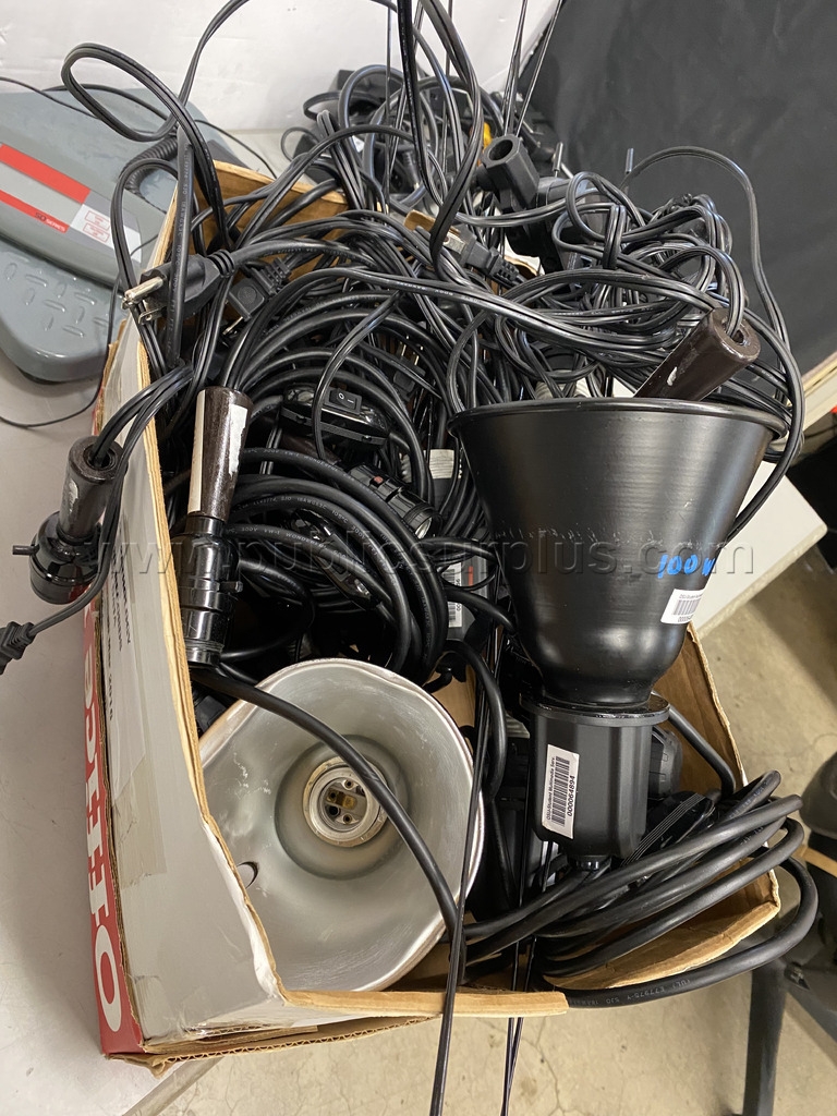 Misc. Lighting Equipment — photo 1