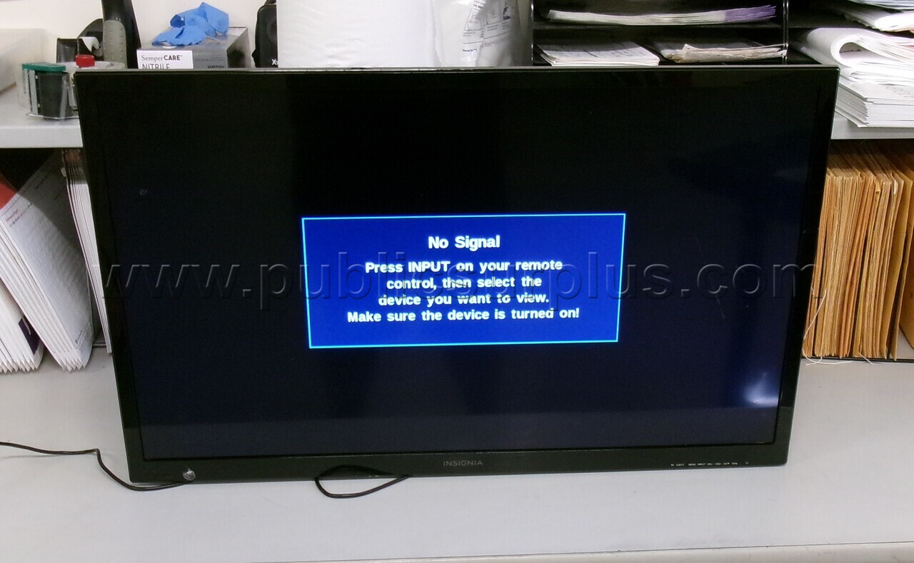32" Insignia TV with built in DVD player. — photo 1