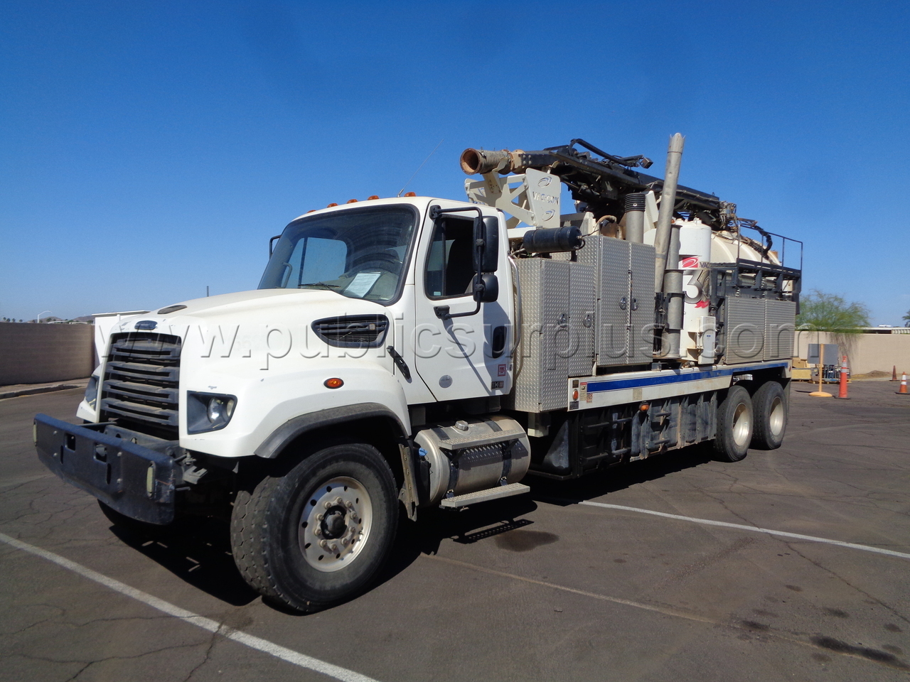 2016 Freightliner 114SD Van-Con — photo 1