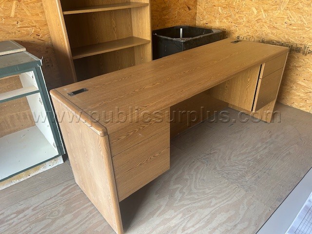 Oak Desk — photo 1