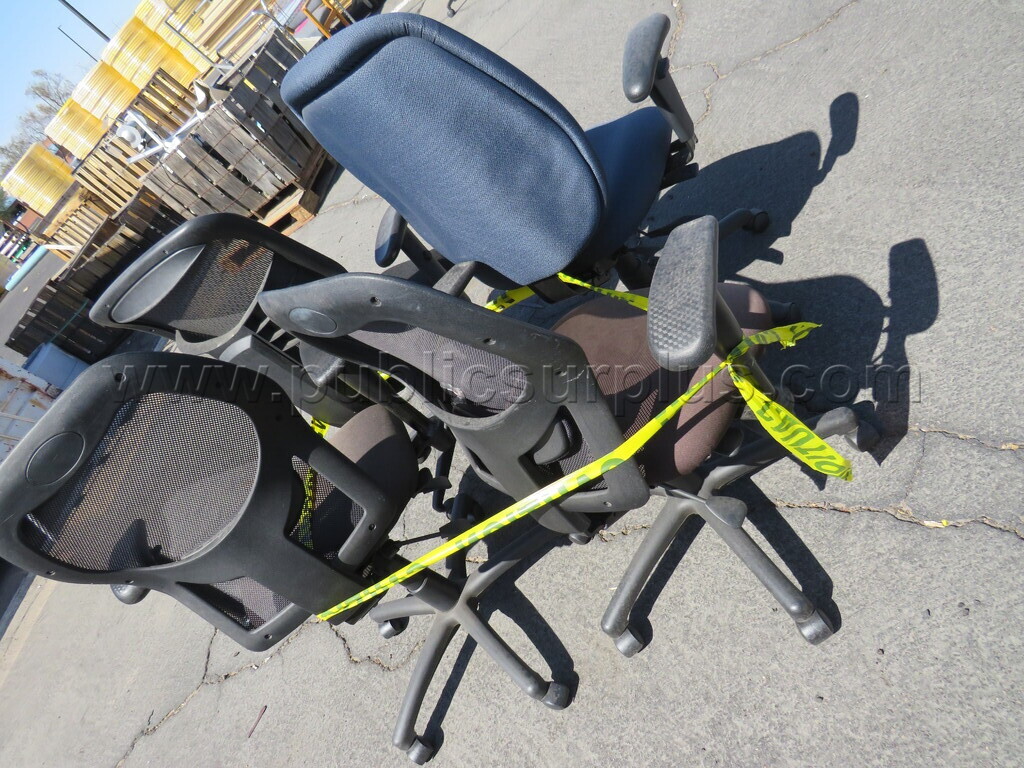 Lot of 4 Chairs — photo 1