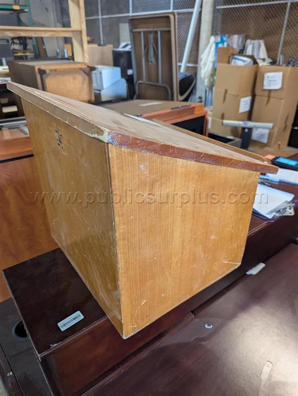 #033 DESKTOP PODIUM — photo 1