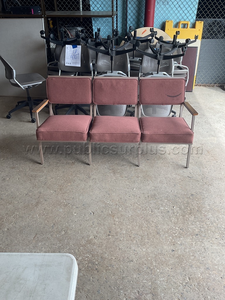 Steel Case Bench Lot # 4724 — photo 1