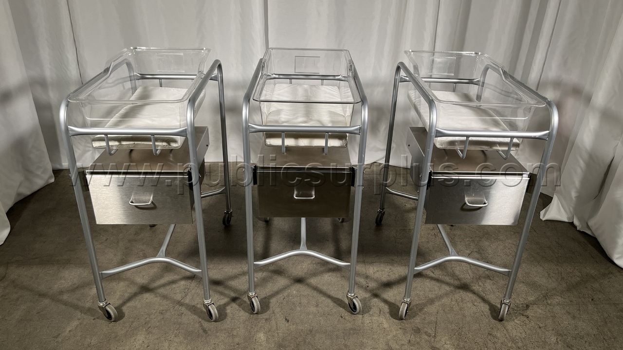 Lot of (3) Pedigo Bassinets w/Single Drawer Bassinet Stands - 2924 — photo 1