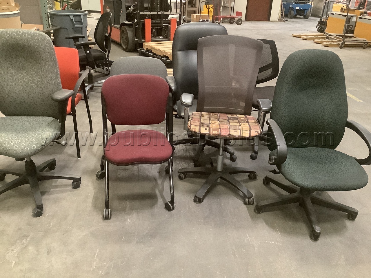 10 Chairs — photo 1