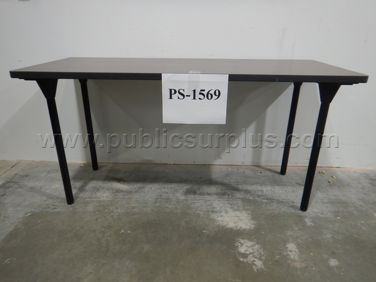 Table* — photo 1