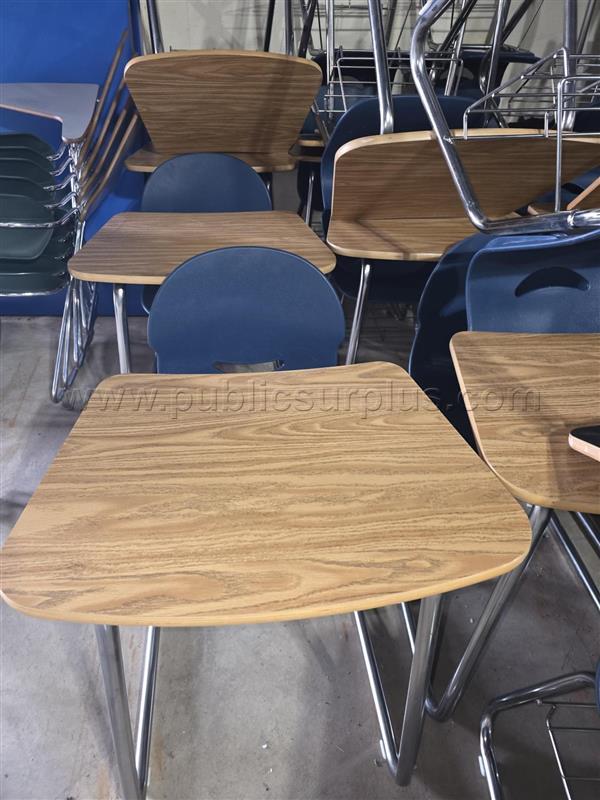 (19) STUDENT DESKS — photo 1