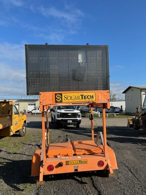 2006 LED Solar Traffic Signal Trailer Fully Functional — photo 1