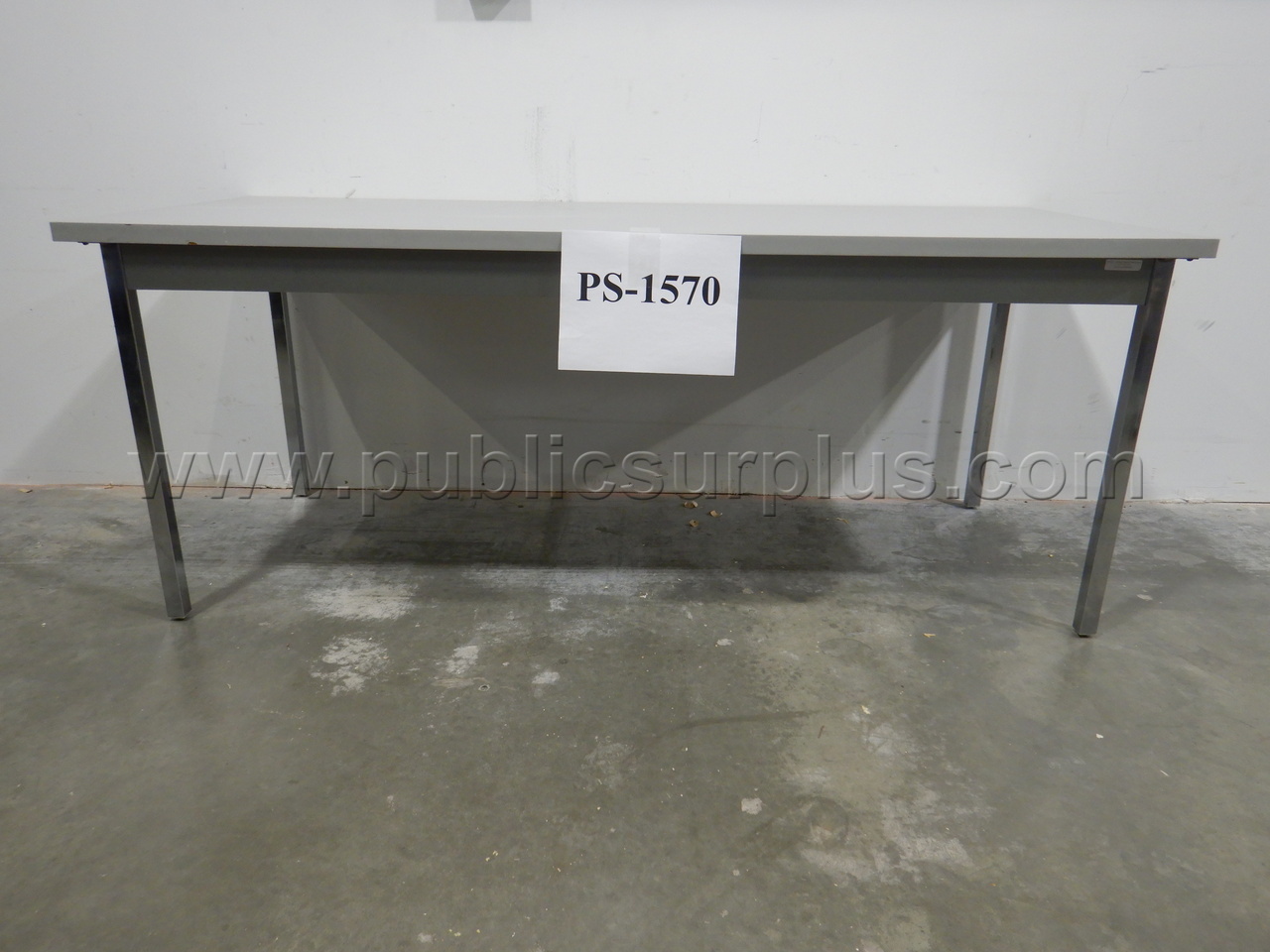 Table* — photo 1