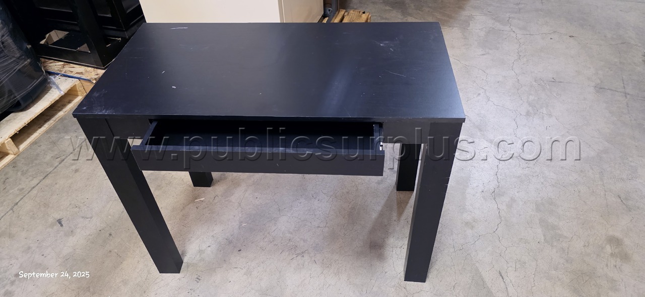 5 Small Desks — photo 1