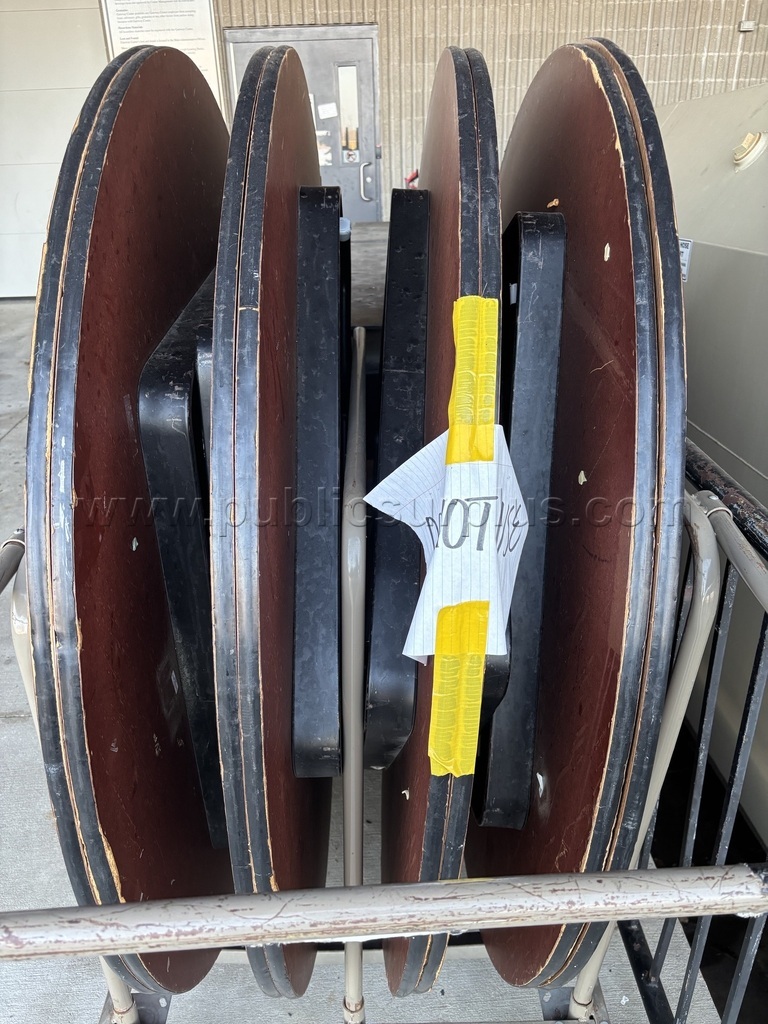 10 Round Banquet Tables — photo 1