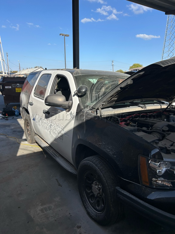 Chevy Tahoe — photo 1