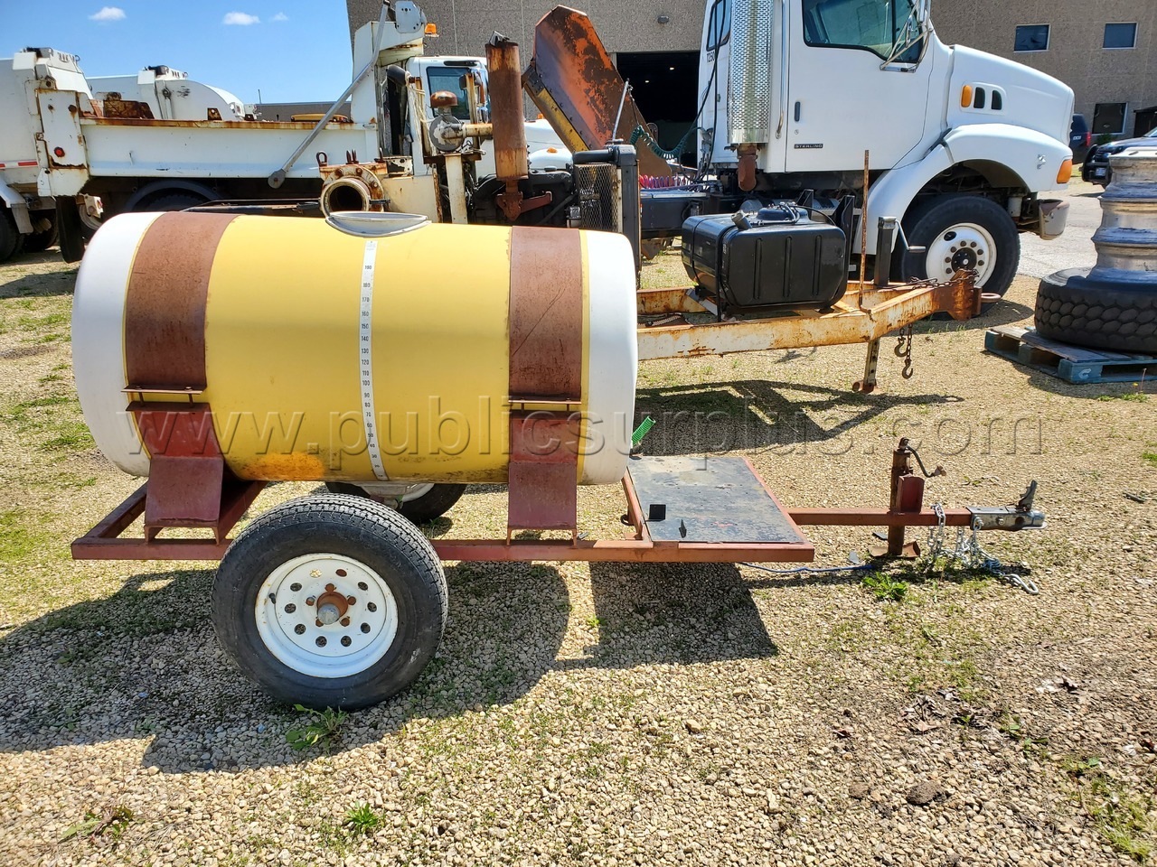 SMALL WATER TANK AND TRAILER — photo 1