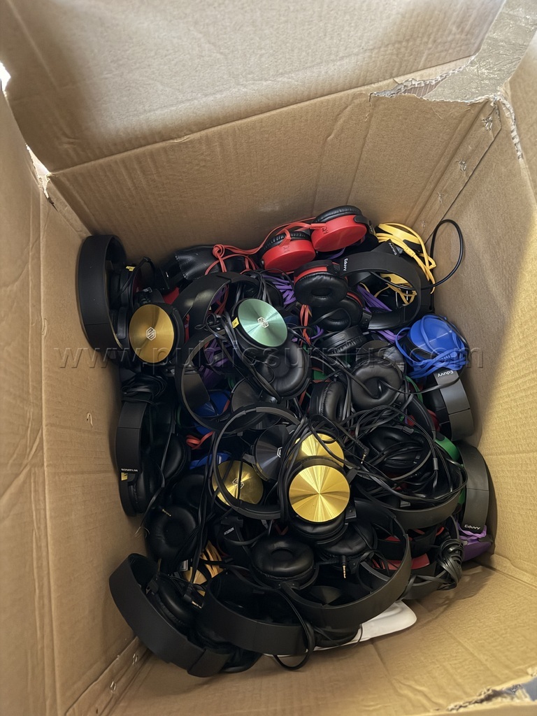 Miscellaneous Headphones — photo 1