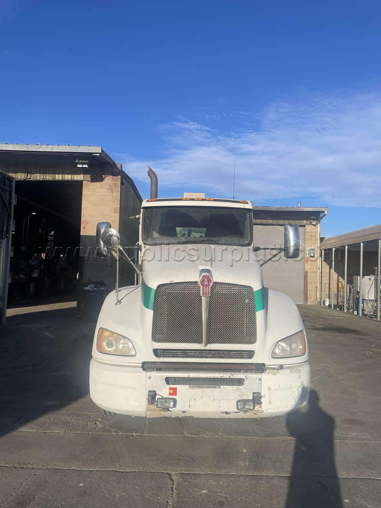 2013 Kenworth T440 3 Axle Truck Tractor — photo 1