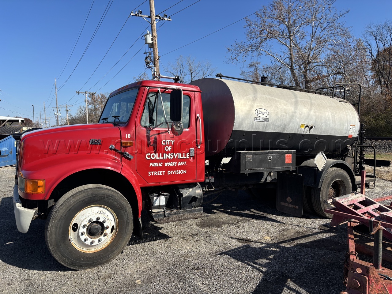 1996 International Etnyre Oil Distributer — photo 1