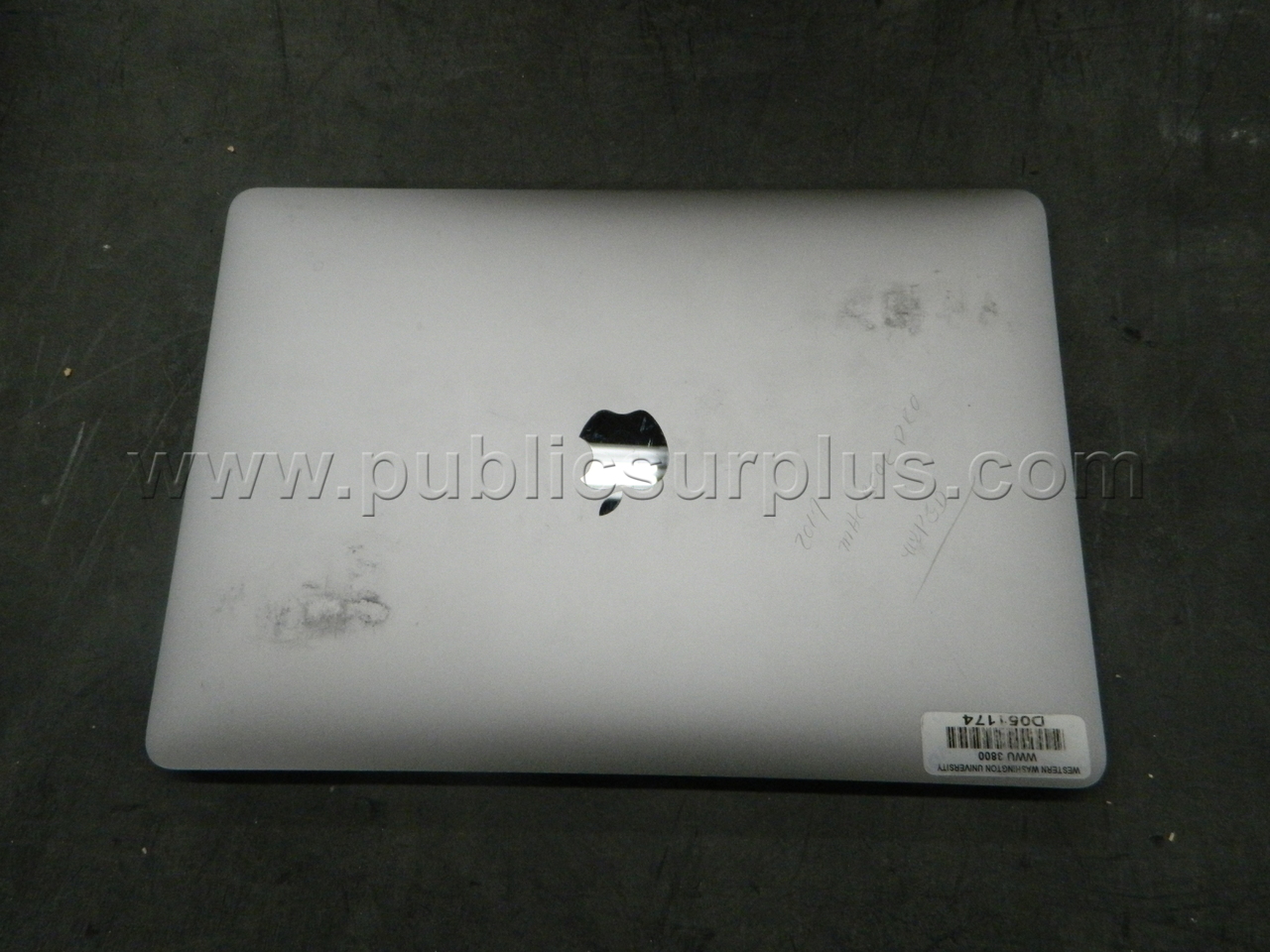 2017 APPLE 15" MACBOOK PRO — photo 1