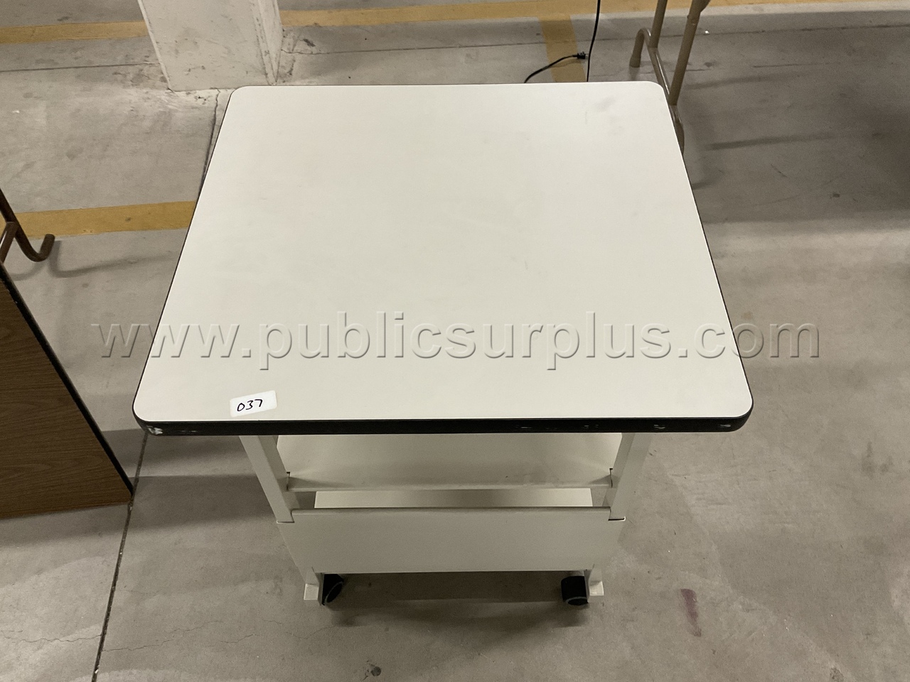 Rolling Table #037 — photo 1