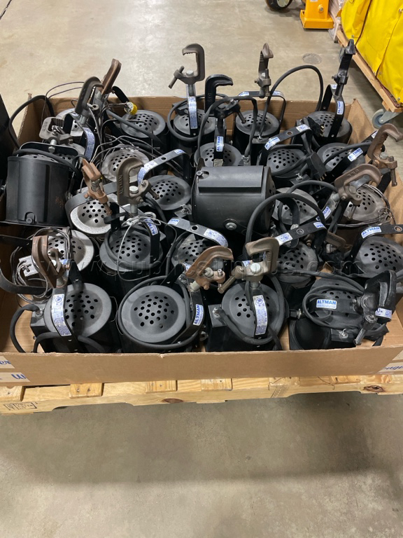 25 ALTMAN THEATER/STAGE LIGHTS — photo 1