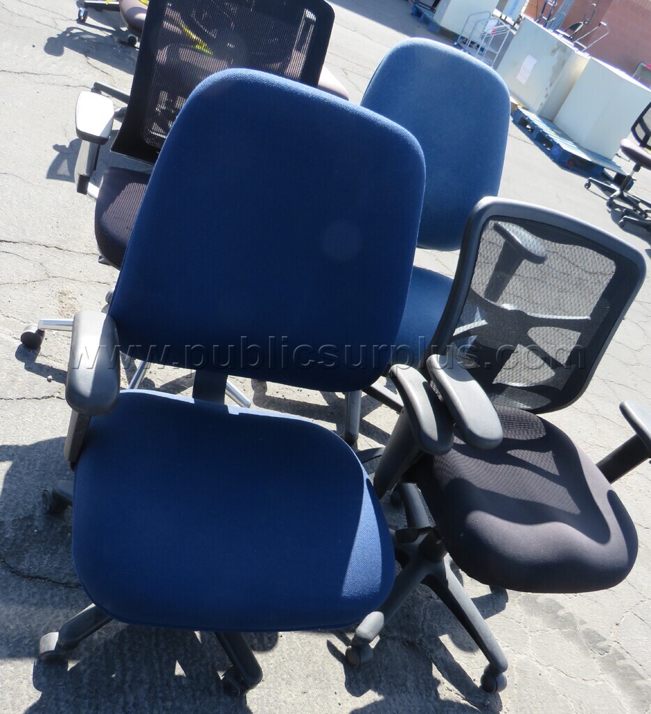 Lot of 4 Chairs — photo 1