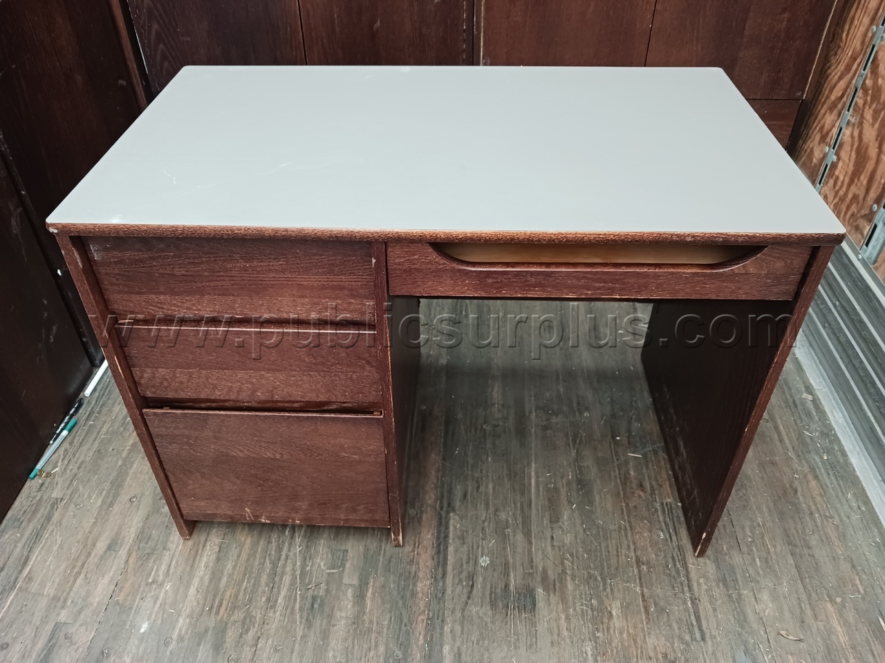 10 used dorm desks, chairs and book shelves. Matching! — photo 1