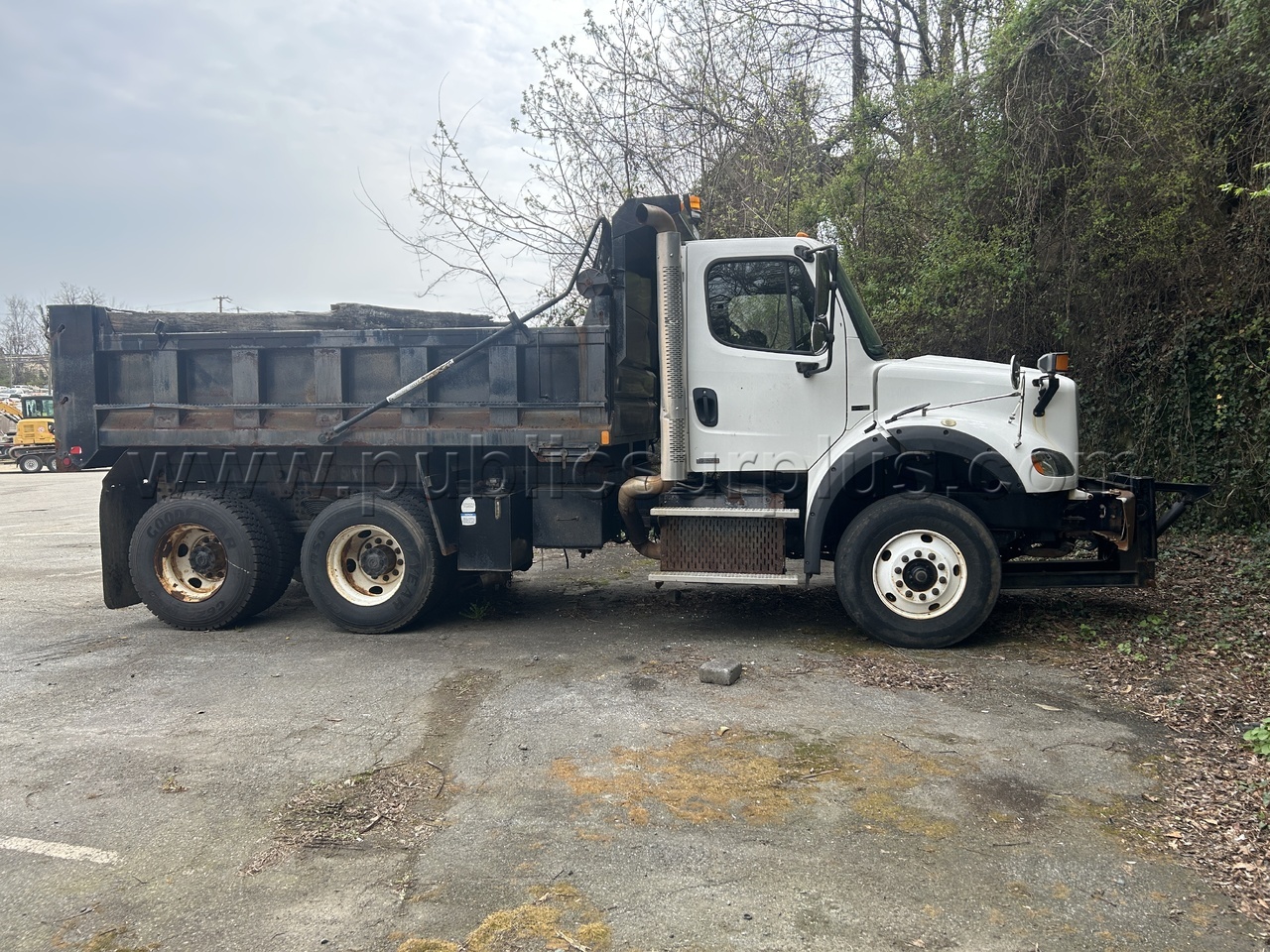 2012 Freightliner Dump Truck — photo 1
