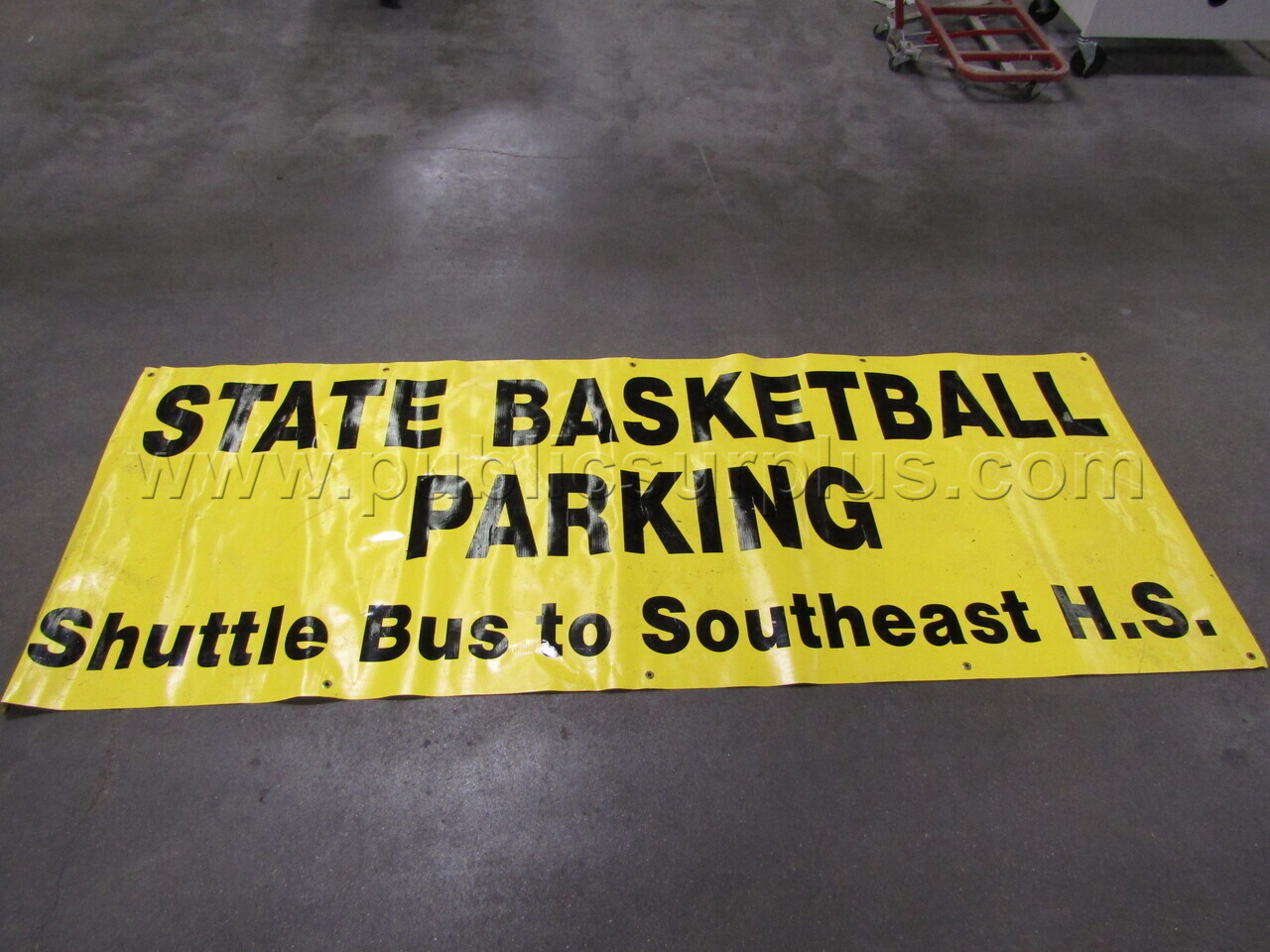 YELLOW BANNER — photo 1