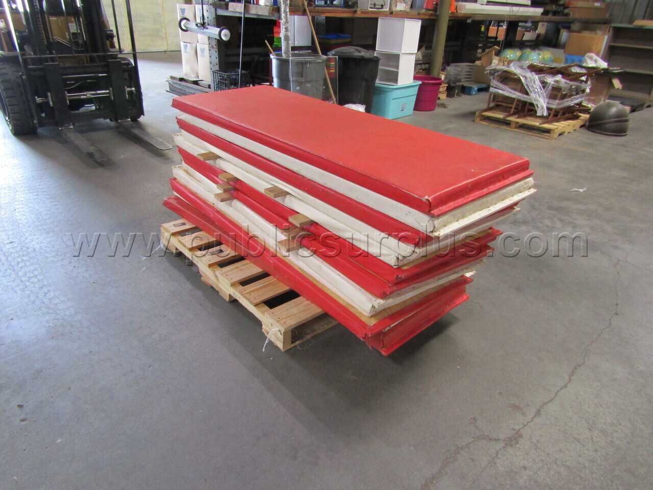RED AND WHITE PADDED WALL PANELS — photo 1