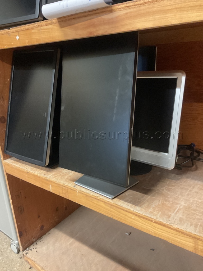 6-Computer Monitors  Lot # 4731 — photo 1