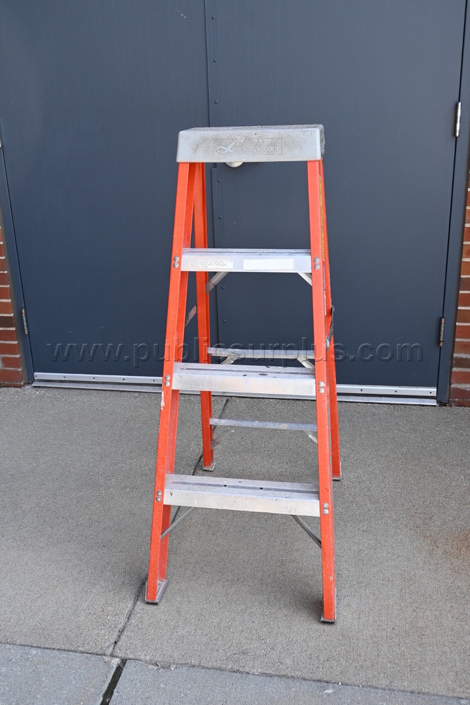 4 Foot Step Ladder — photo 1
